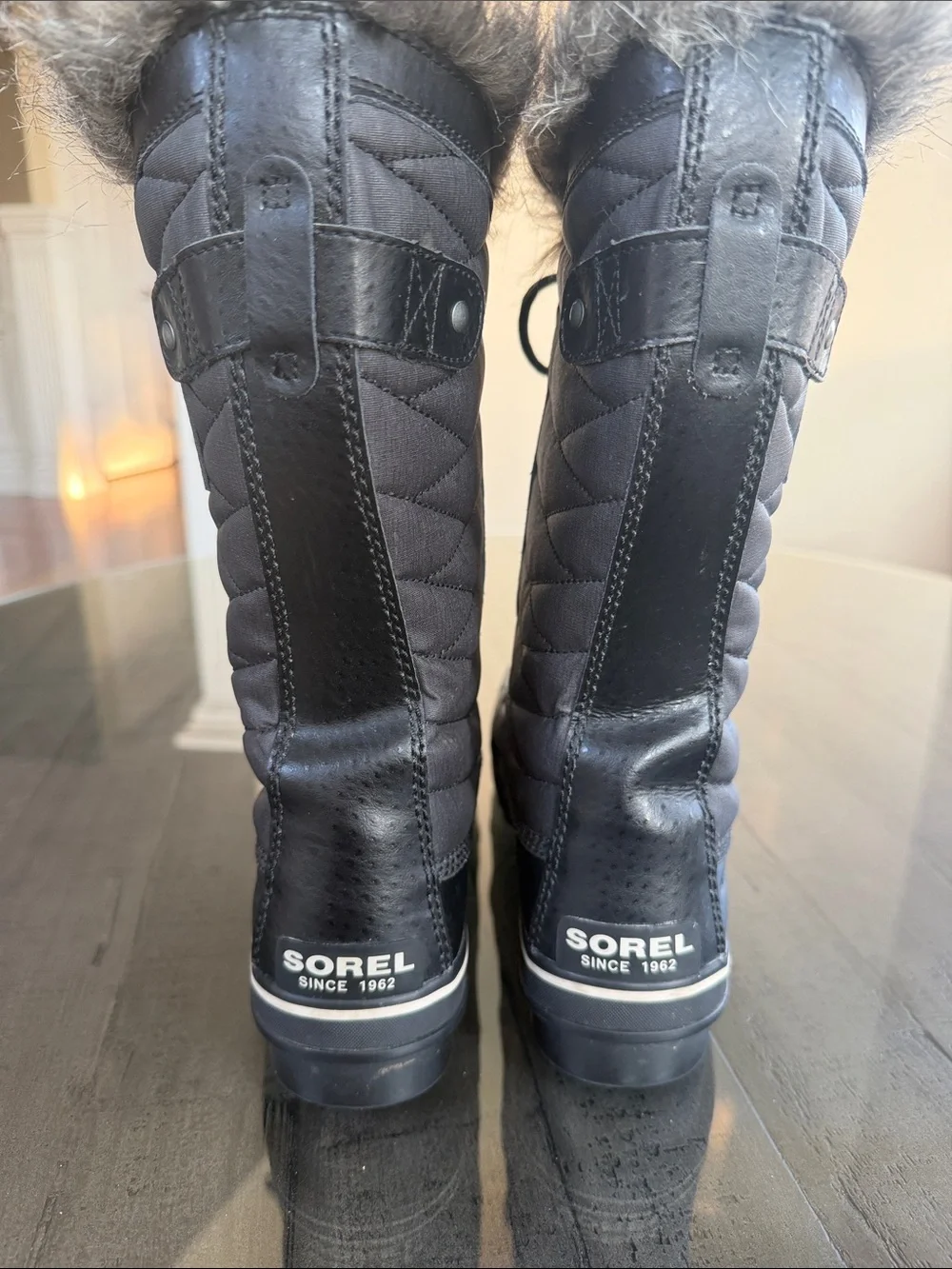 Sorel Tofino ii Black Quilted Lace-Up Faux Fur Trim Winter Boots Womens Size 9.5